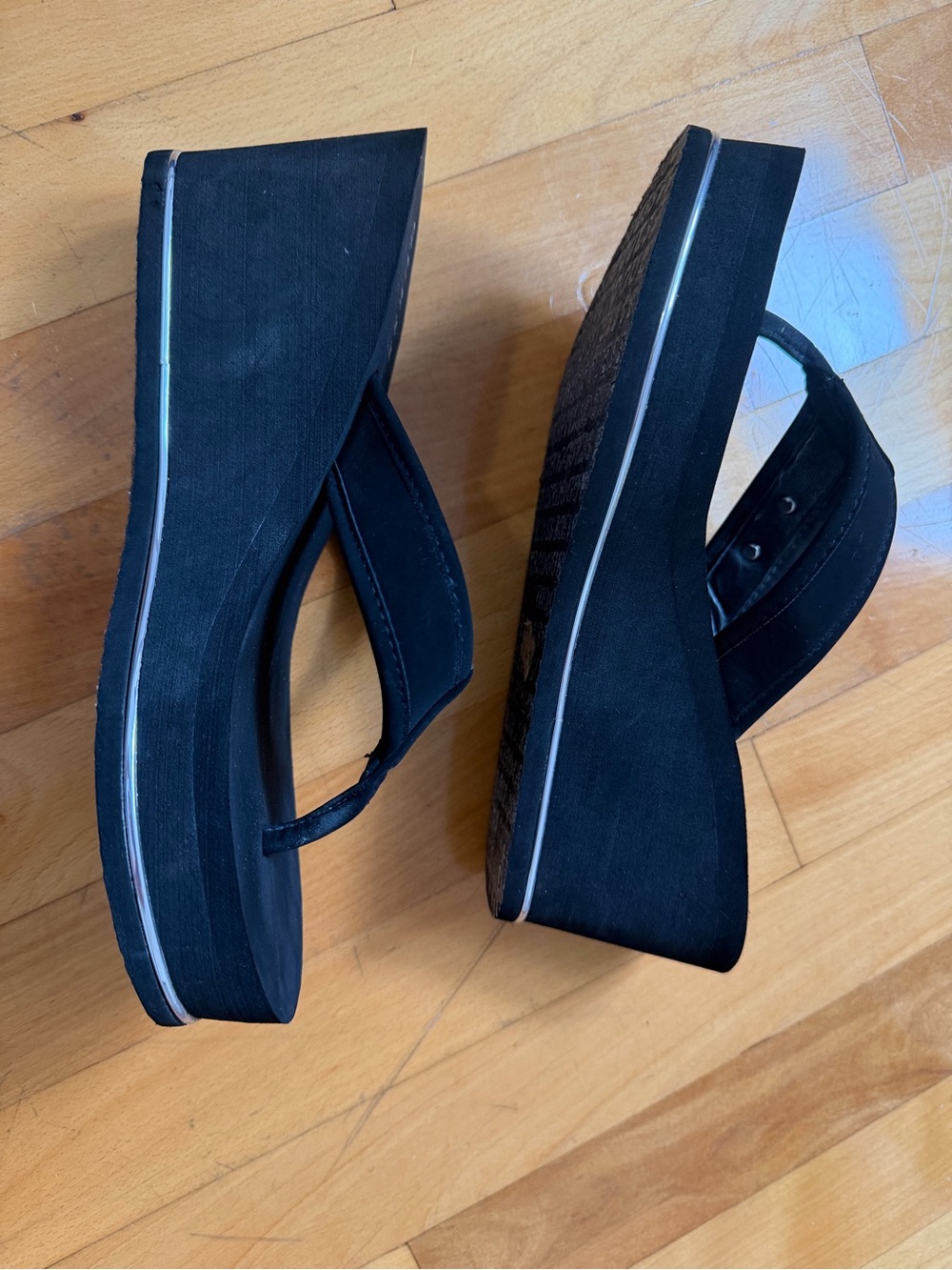 GUESS Black Wedge Platform Flip Flop Sandals Size 9 - Picture 14 of 16